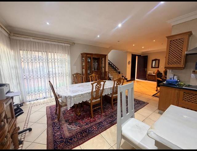 4 BEDROOM TOWNHOUSE FOR SALE IN ERASMIA